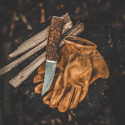 Handmade Finnish knife from Roselli in model "Hunting knife" comes with a handle made out of stained curly birch and details of silver ferrule